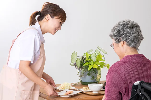 サニーライフの【正社員】クリーンヘルパー／配膳・清掃業務全般の求人